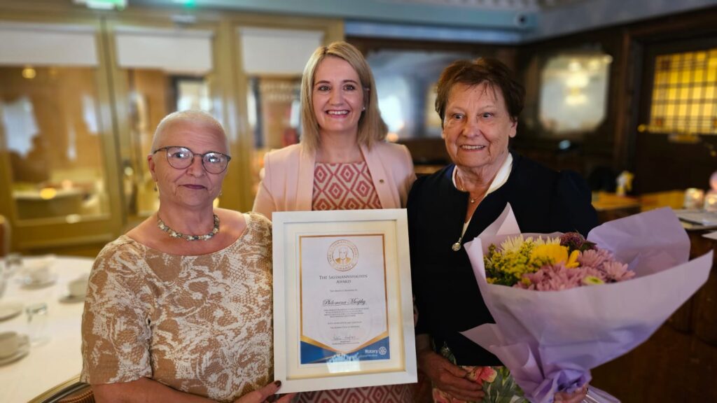 This year, the club’s president, Natasha Hughes, had the distinct honour of presenting the Sassmannshausen Award to Mrs. Philomena Murphy, Chairperson of Wexford Tidy Towns.